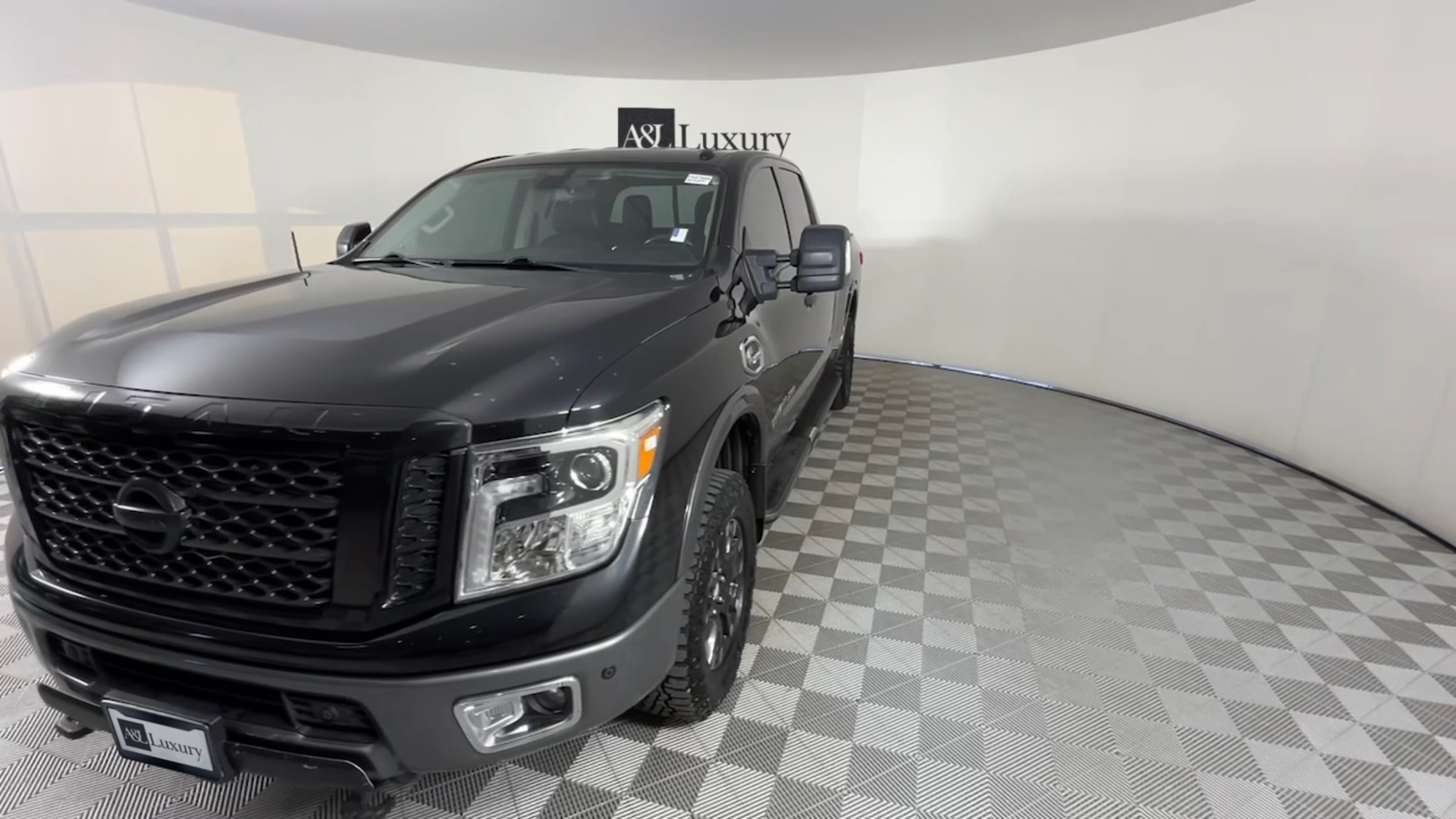 2017 Nissan Titan PRO-4X 4×4